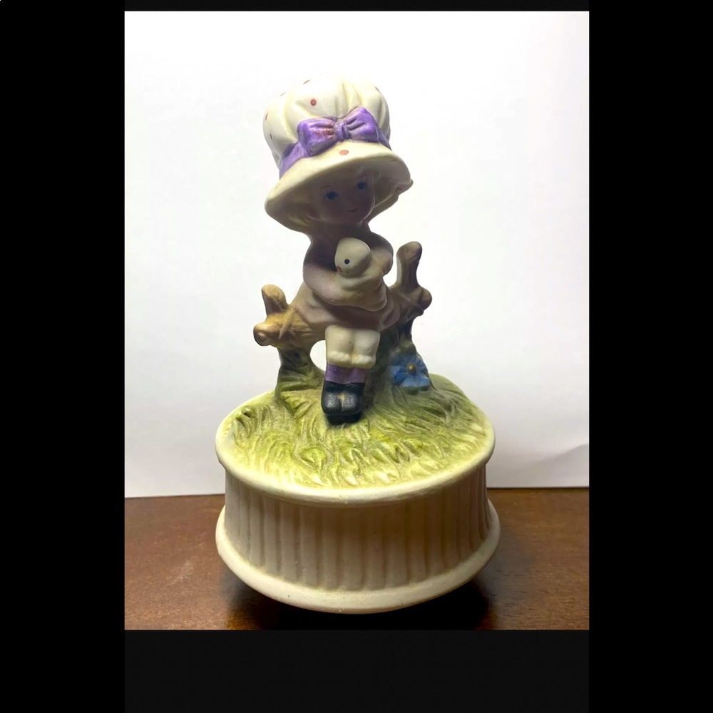 Little Girl Music Box - Picture 1 of 7